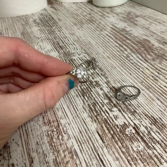 Elegant Silver tone Ring Set - Picture 9 of 10